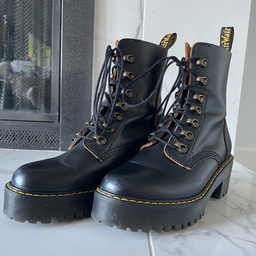 Dr. Martins Leona Lace Up Boots Sz 8